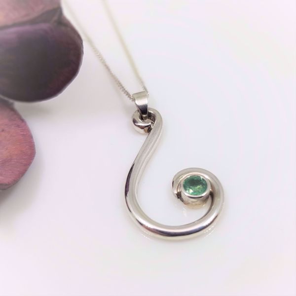 Picture of Emerald swirl pendant