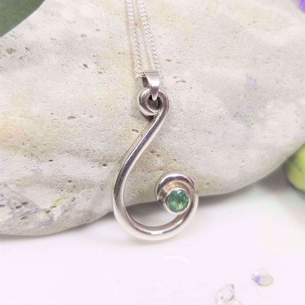 Picture of Emerald swirl pendant