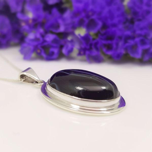 Picture of Striped black onyx pendant