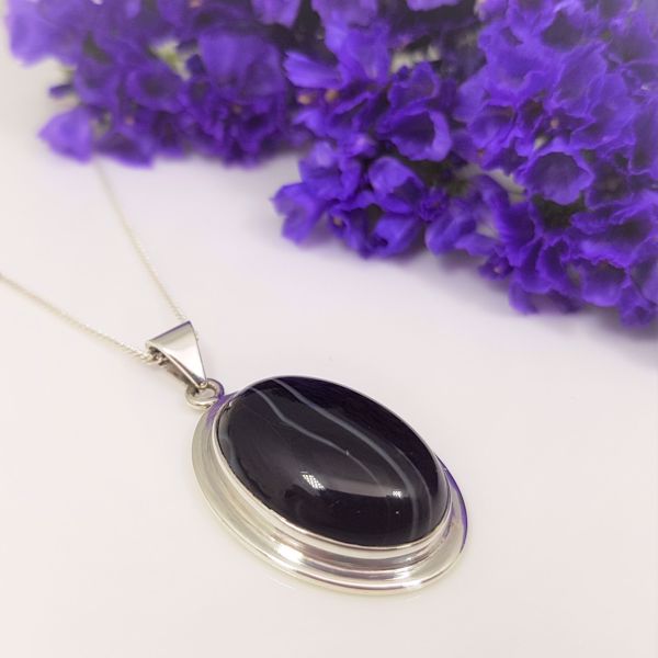 Picture of Striped black onyx pendant