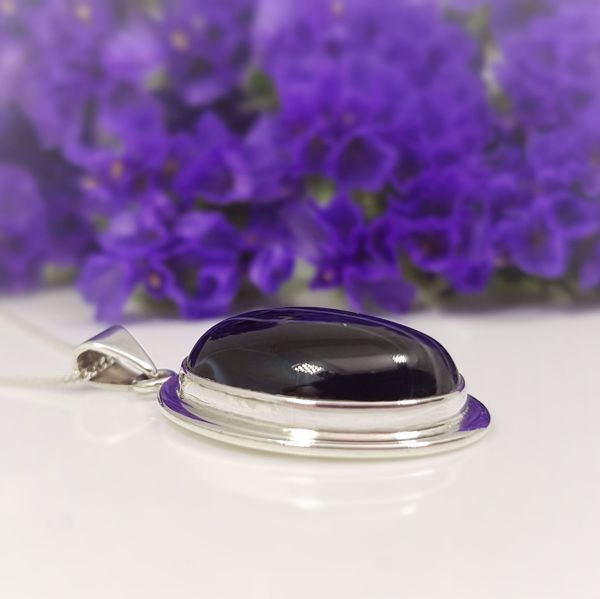 Picture of Striped black onyx pendant