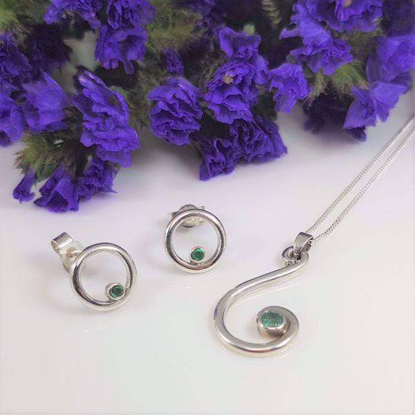 Picture of Emerald ring earrings
